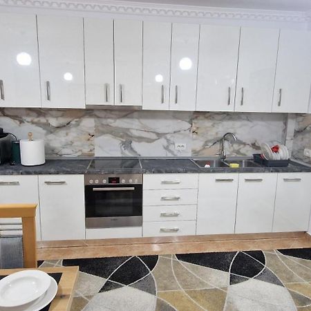 Daily Rent Apartment City Center Elbasan 6 Exteriör bild