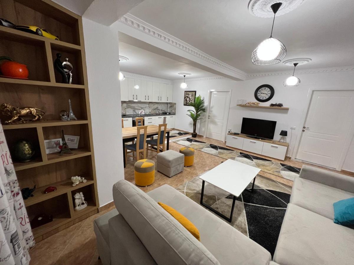 Daily Rent Apartment City Center Elbasan 6 Exteriör bild