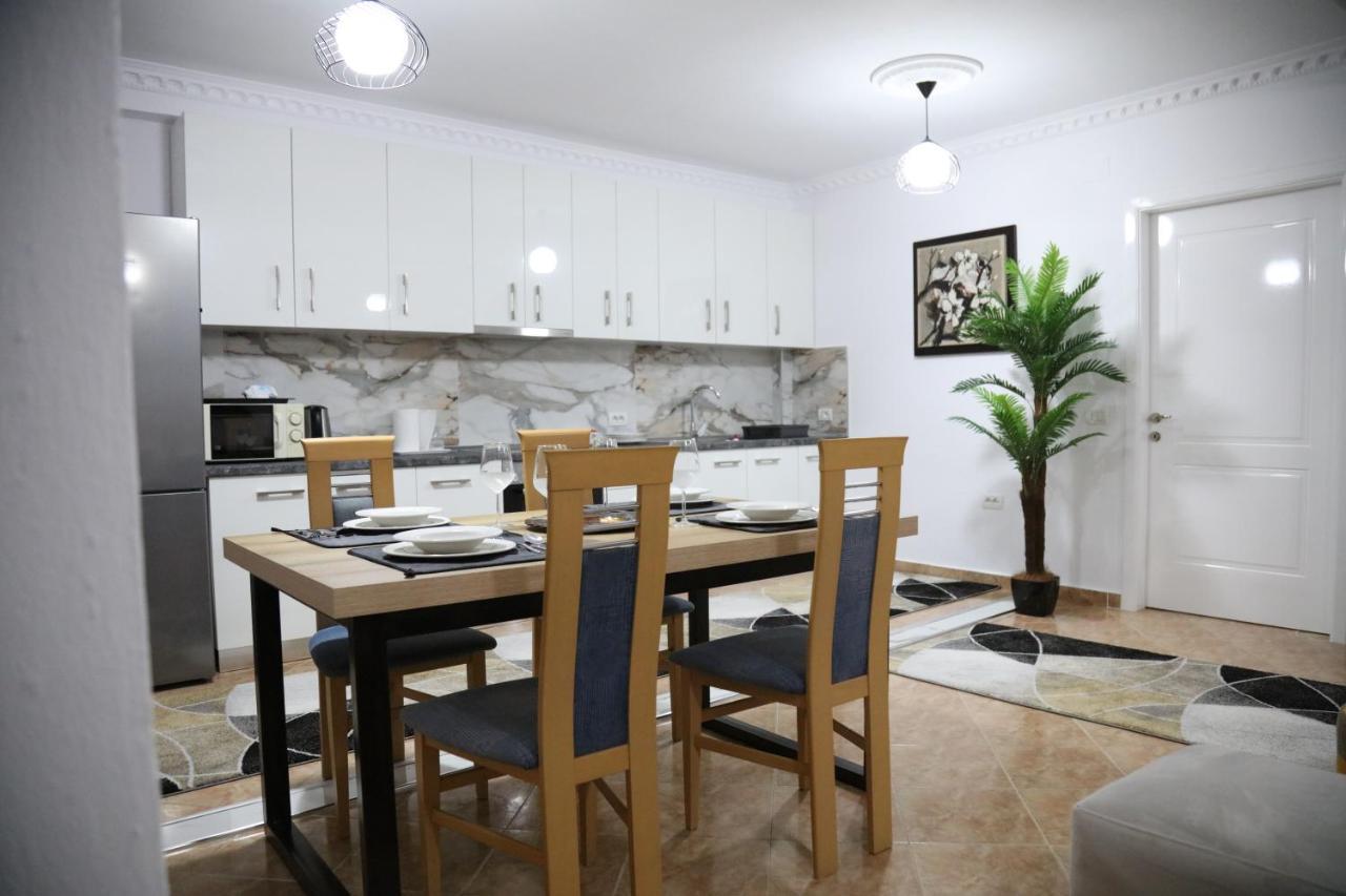 Daily Rent Apartment City Center Elbasan 6 Exteriör bild