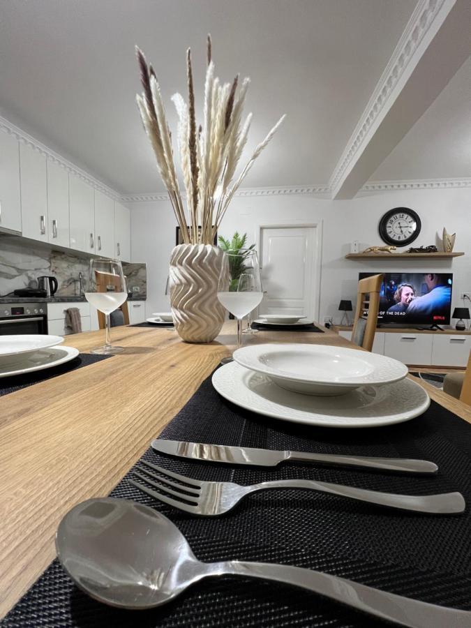 Daily Rent Apartment City Center Elbasan 6 Exteriör bild