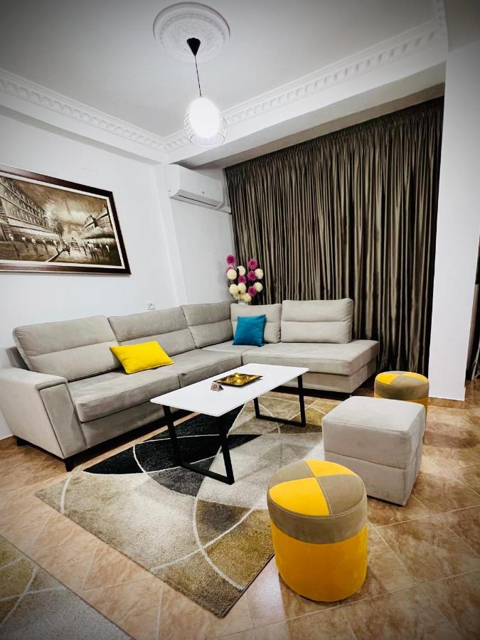 Daily Rent Apartment City Center Elbasan 6 Exteriör bild