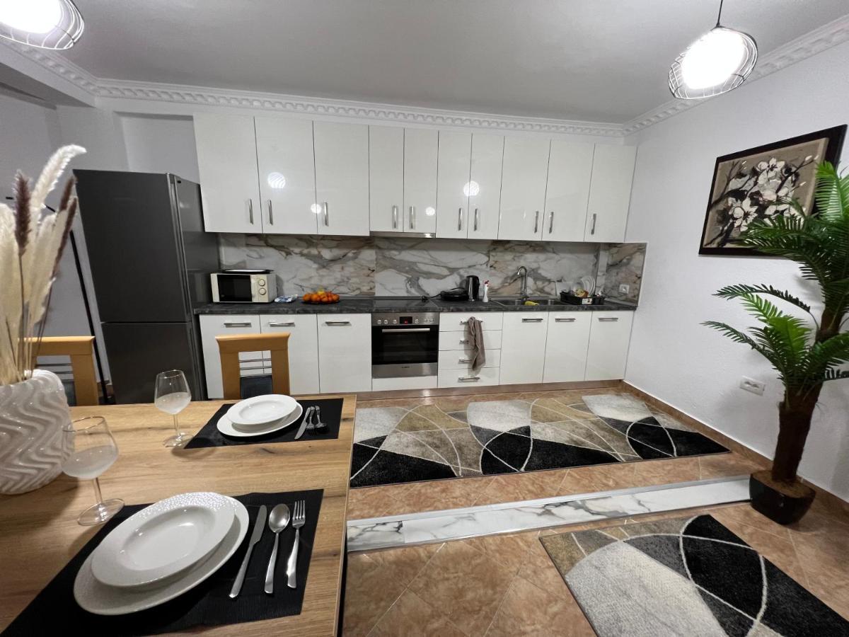 Daily Rent Apartment City Center Elbasan 6 Exteriör bild